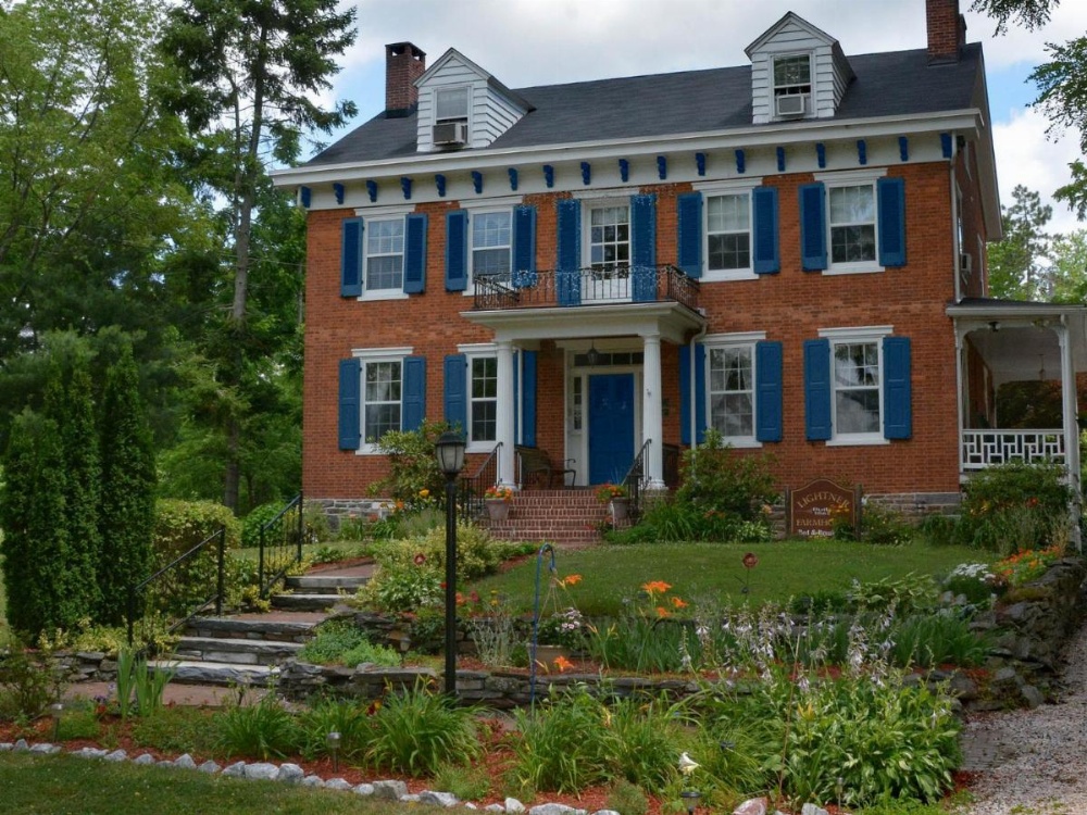 The Lightner Farmhouse Image 25